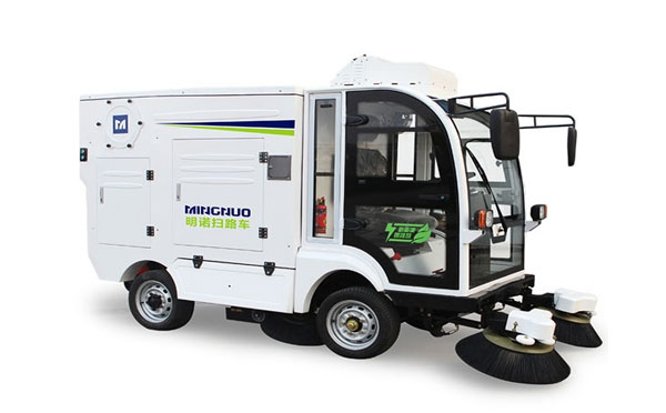 桑珠孜四轮扫路车MN-S1800配备240L标准垃圾桶